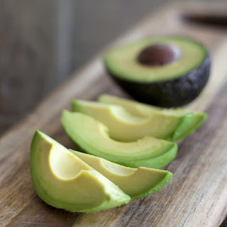 avokado dilimli avokado