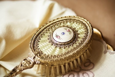 tarak hairbrush